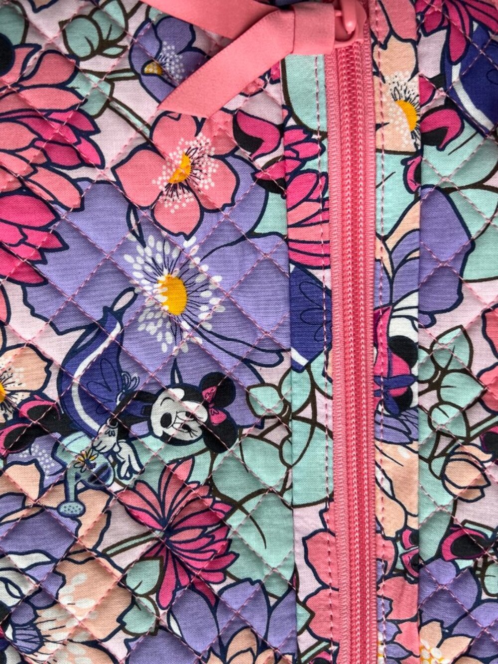 NWT Disney Vera Bradley "Minnie's Garden Party" Triple Zip Hipster - Picture 3 of 4